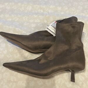 Zara mid heel stretch ankle boots size 6 (eu 36) in taupe faux suede NWT